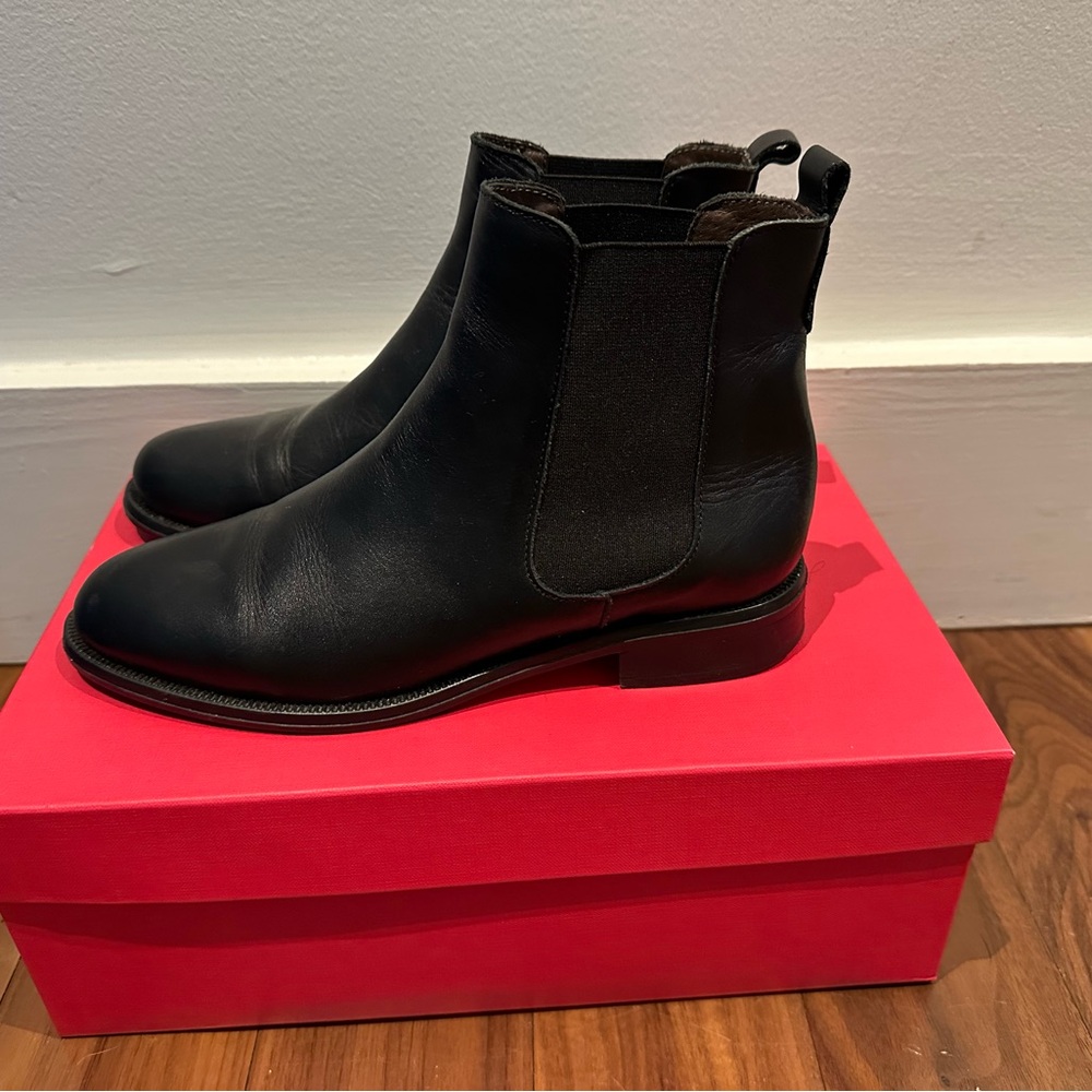 Low leather boots